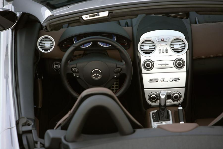 Панель приборов Mercedes-Benz SLR McLaren Roadster (R199) 2007 года  (WW) (фото 114 из 156)